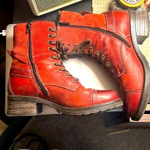 TAOS Crave Red Boots Women’s 8.5 excellent condition